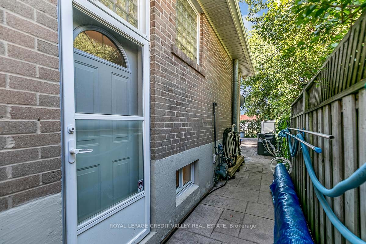 5 Melville Cres