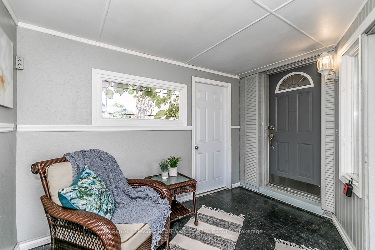 5 Melville Cres