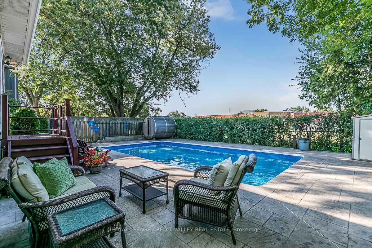 5 Melville Cres
