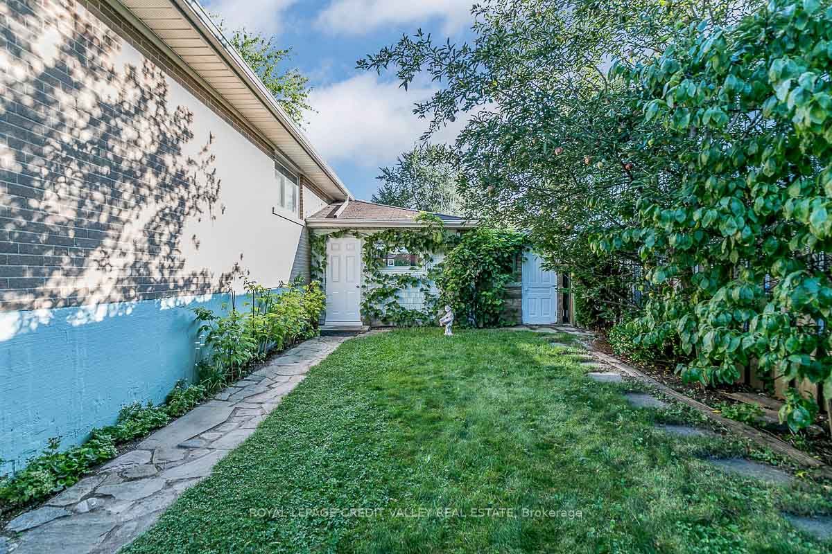 5 Melville Cres