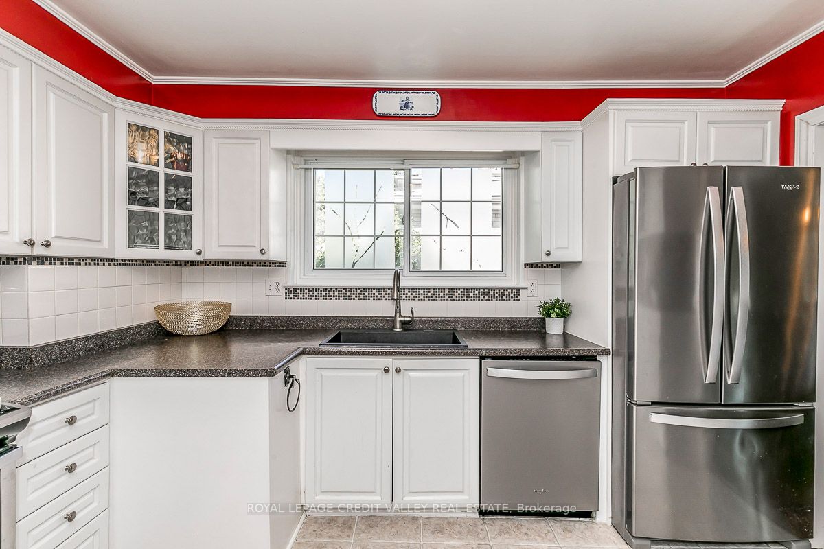 5 Melville Cres