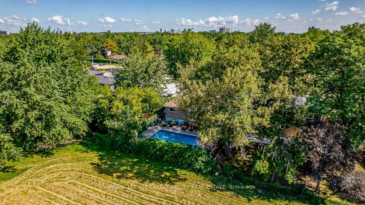 5 Melville Cres