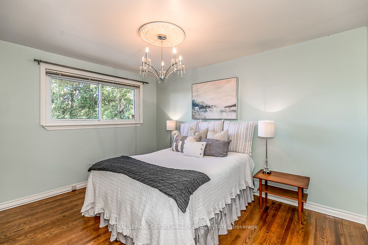 5 Melville Cres