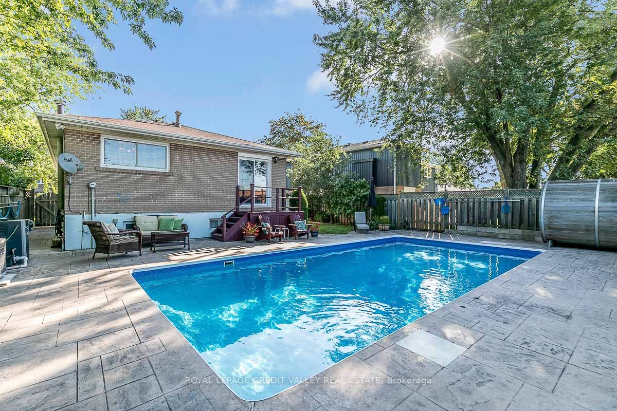5 Melville Cres