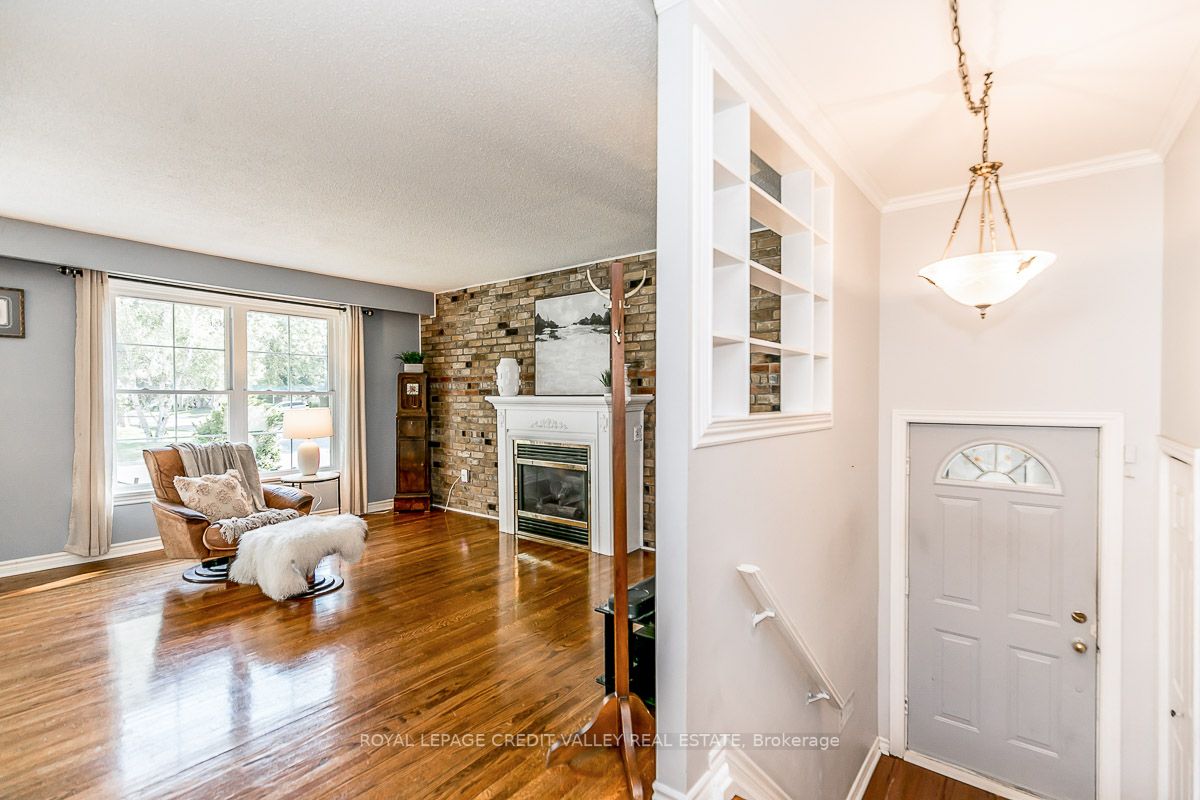 5 Melville Cres