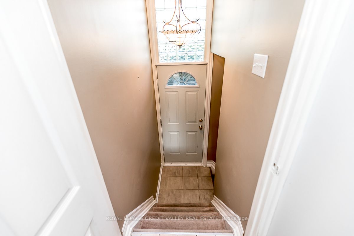 5 Melville Cres