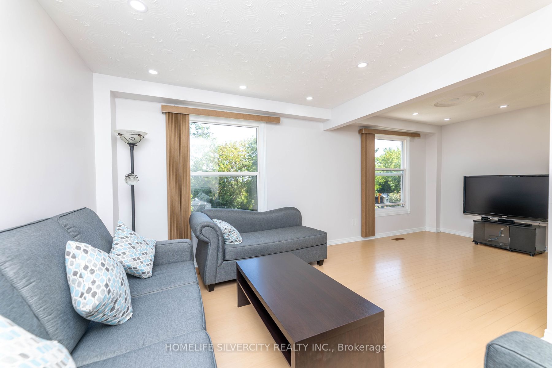 3122 Driftwood Dr