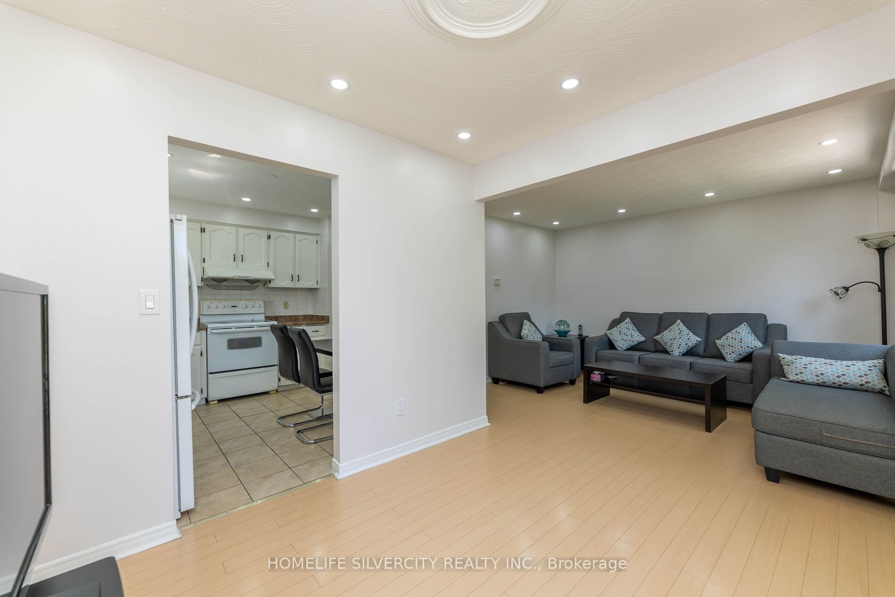 3122 Driftwood Dr