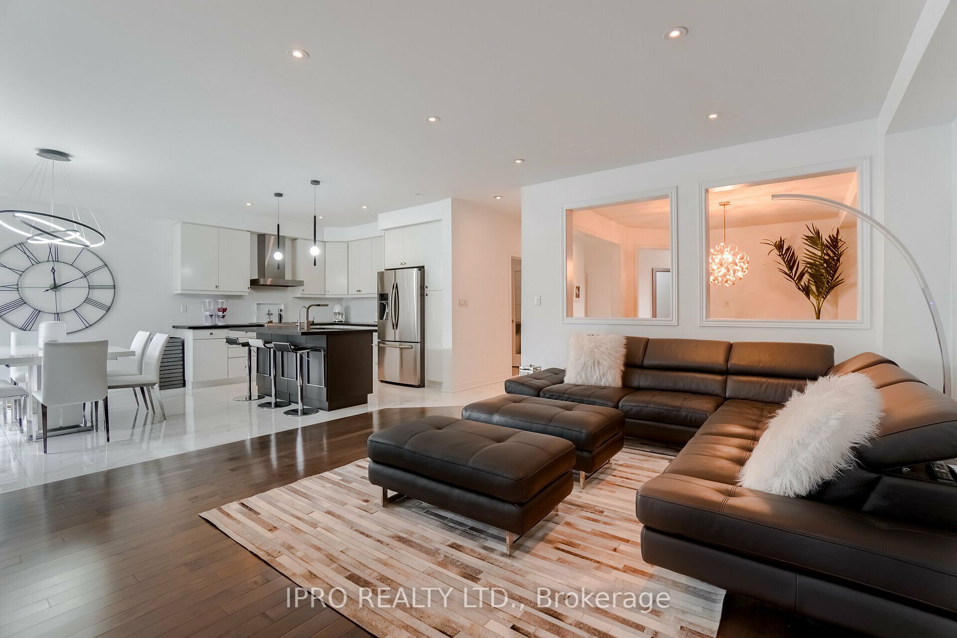 25 Jolana Cres