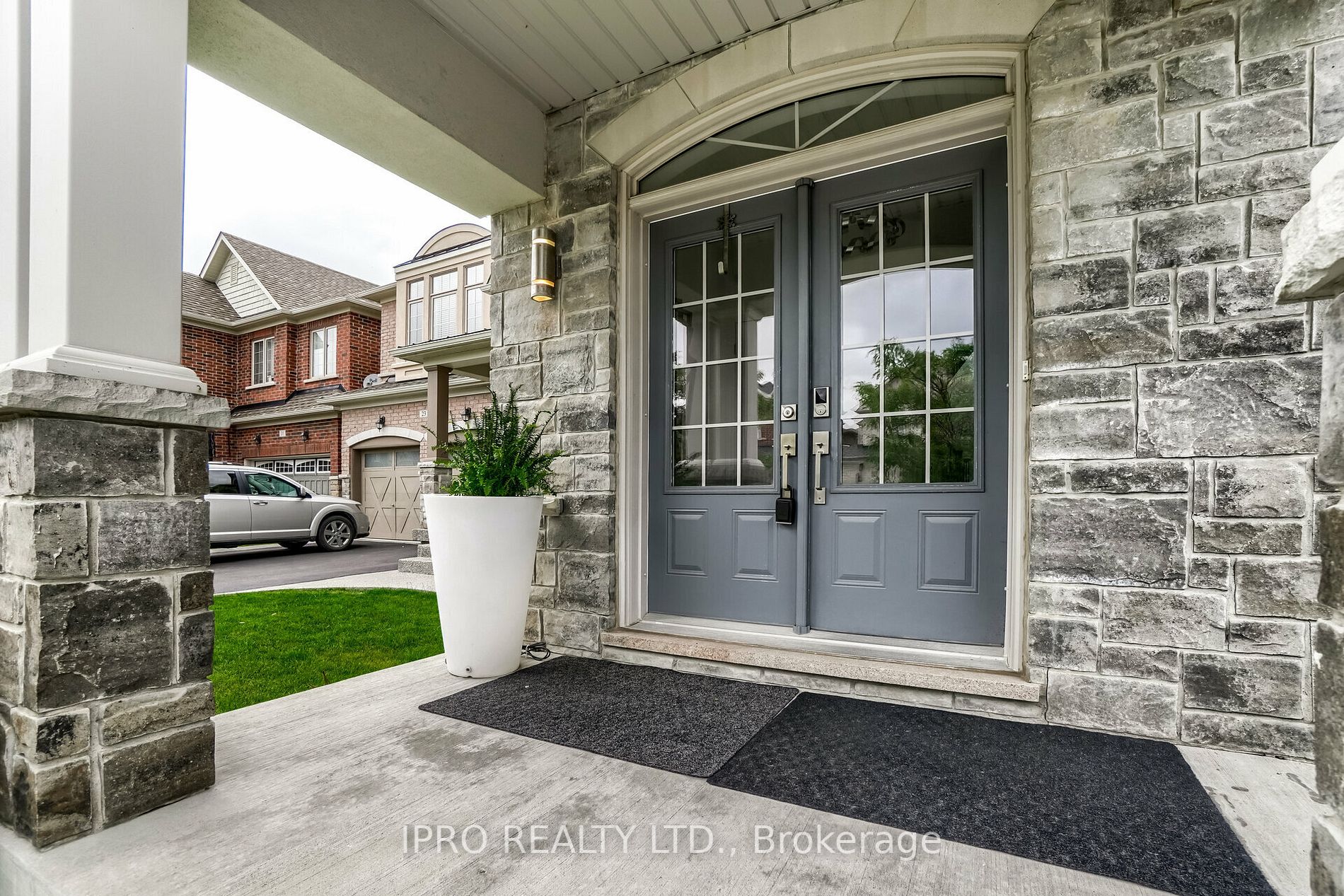 25 Jolana Cres