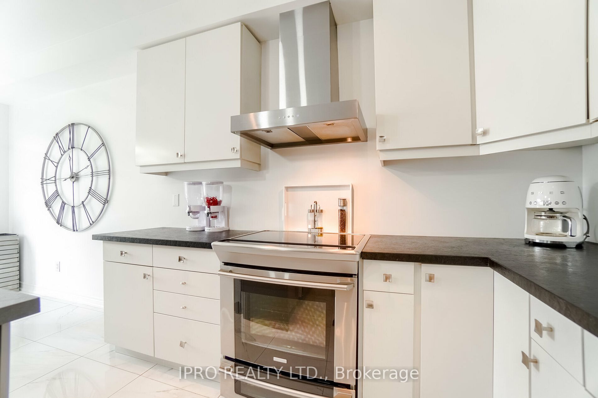 25 Jolana Cres