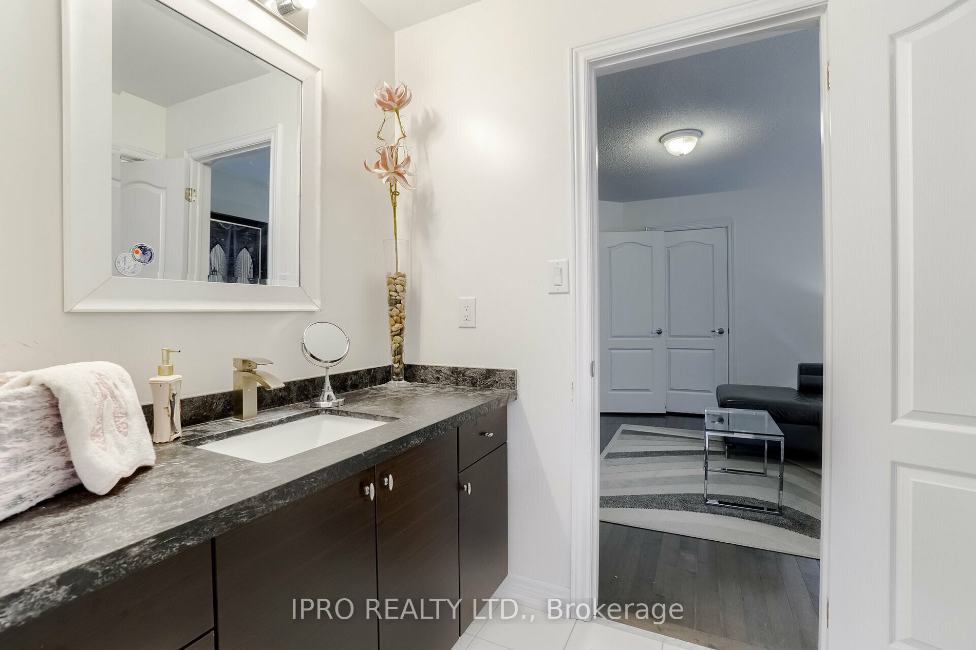 25 Jolana Cres