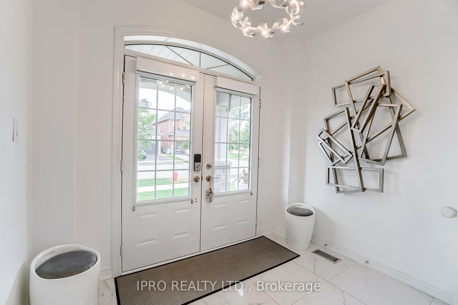 25 Jolana Cres