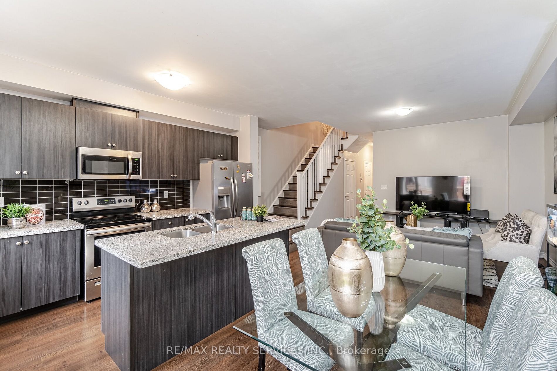 74 Doris Pawley Crescent W