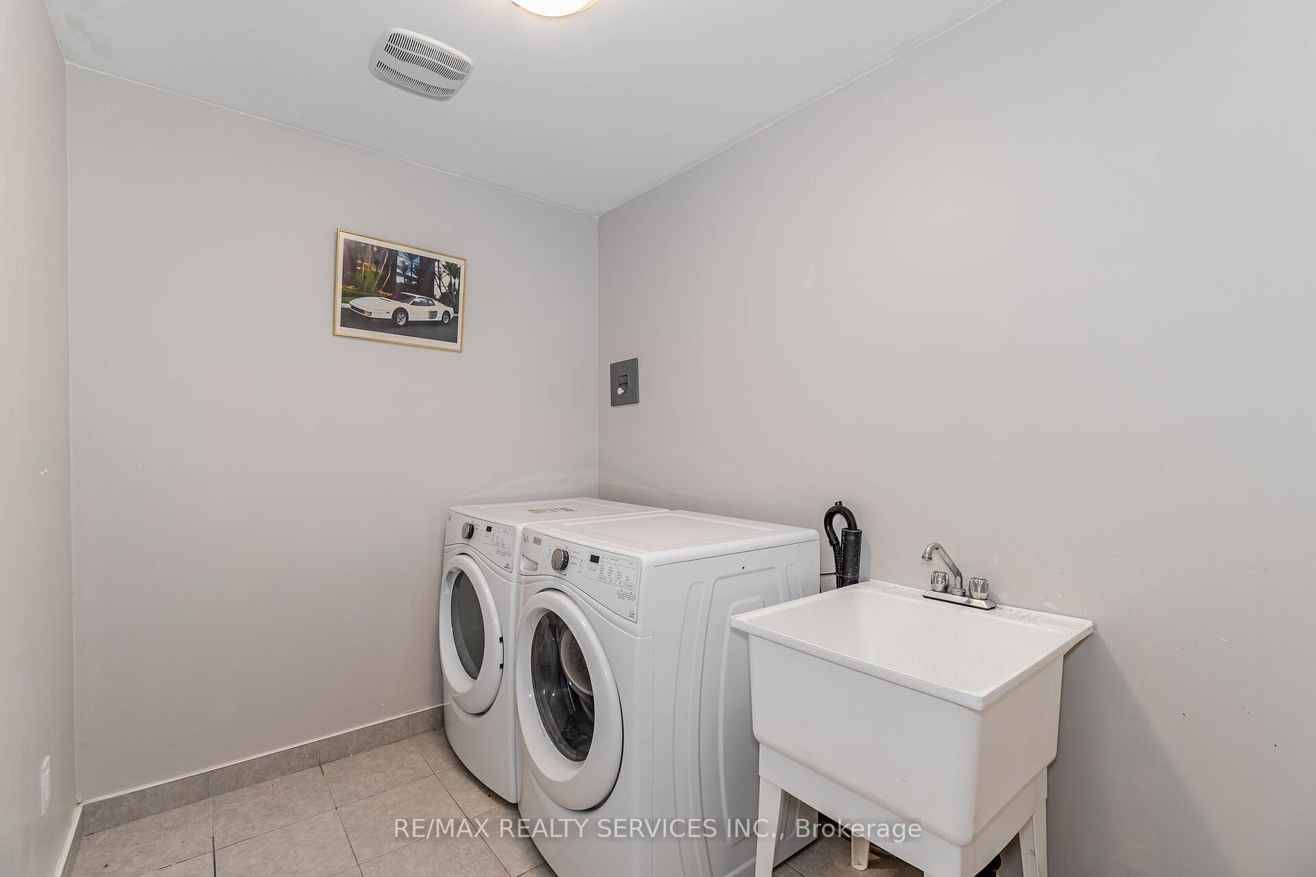 74 Doris Pawley Crescent W