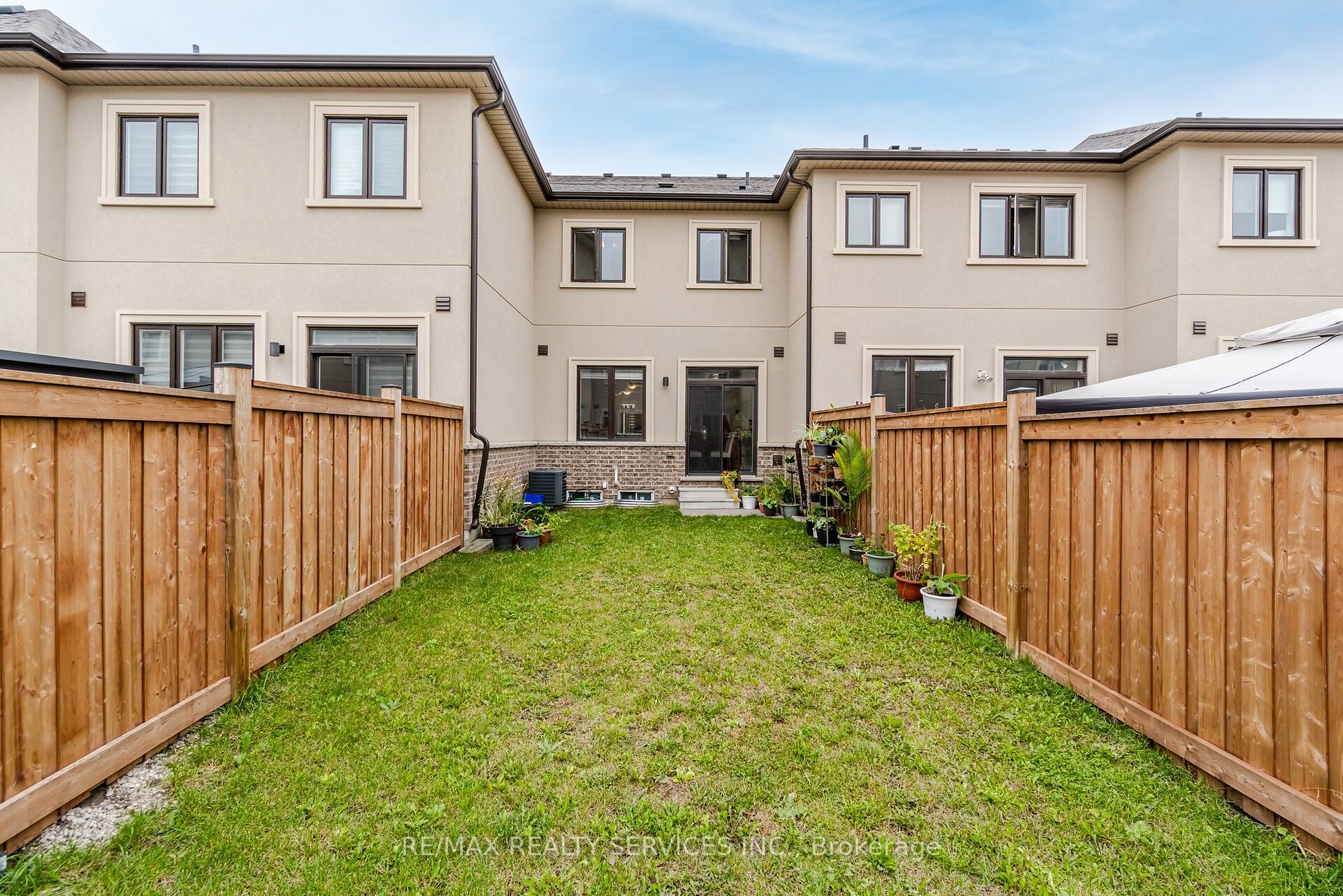 74 Doris Pawley Crescent W