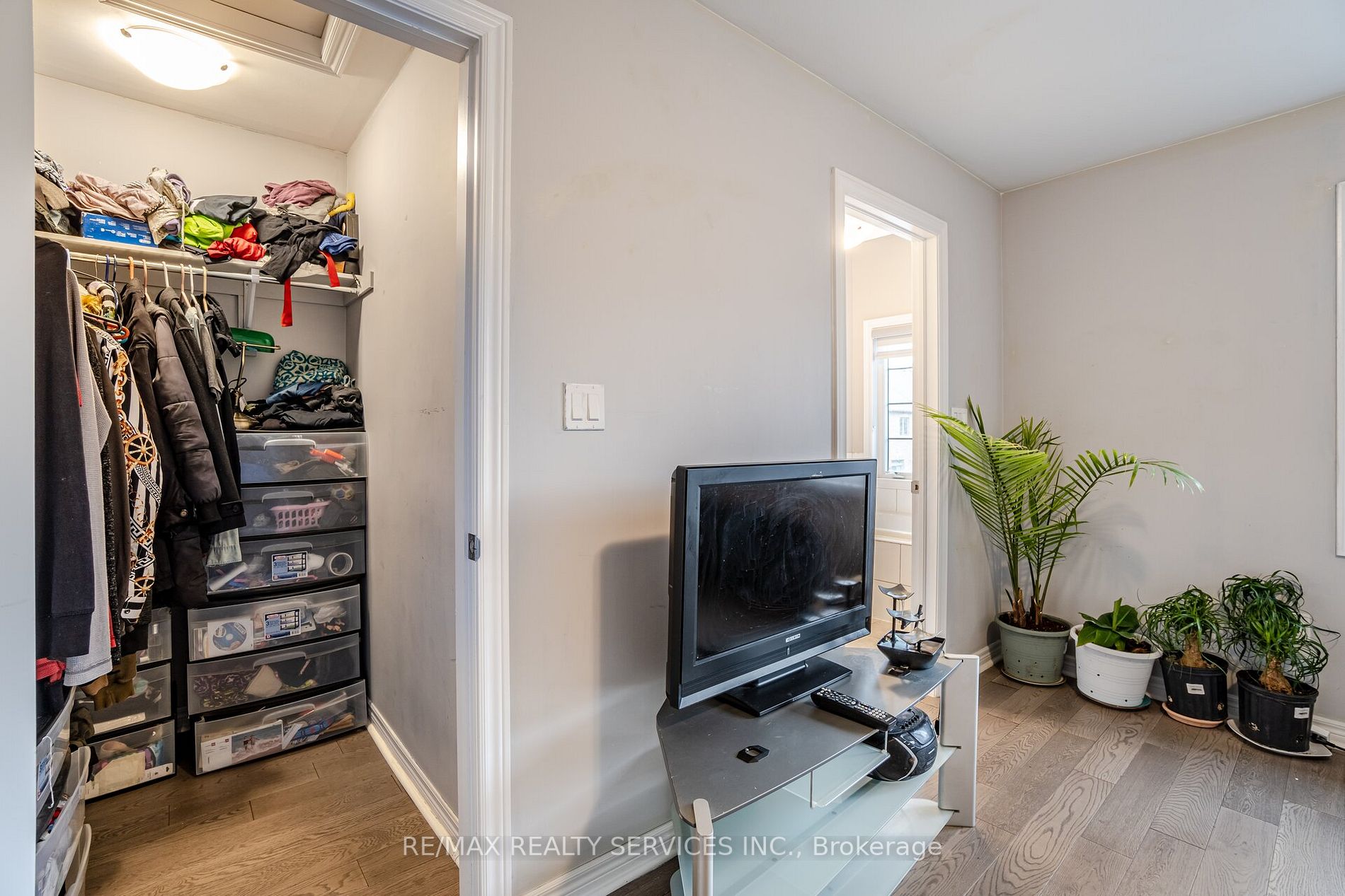 74 Doris Pawley Crescent W