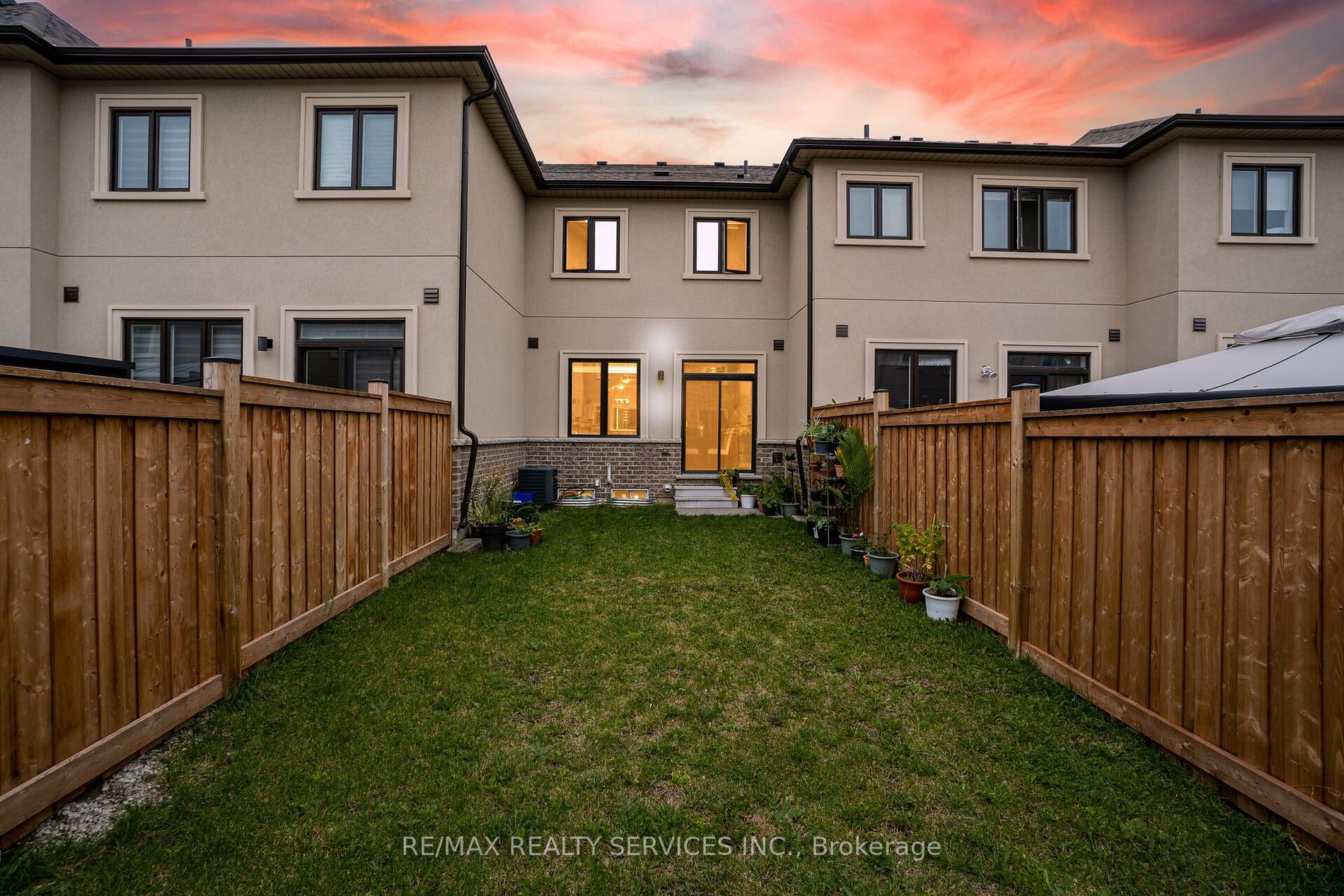 74 Doris Pawley Crescent W