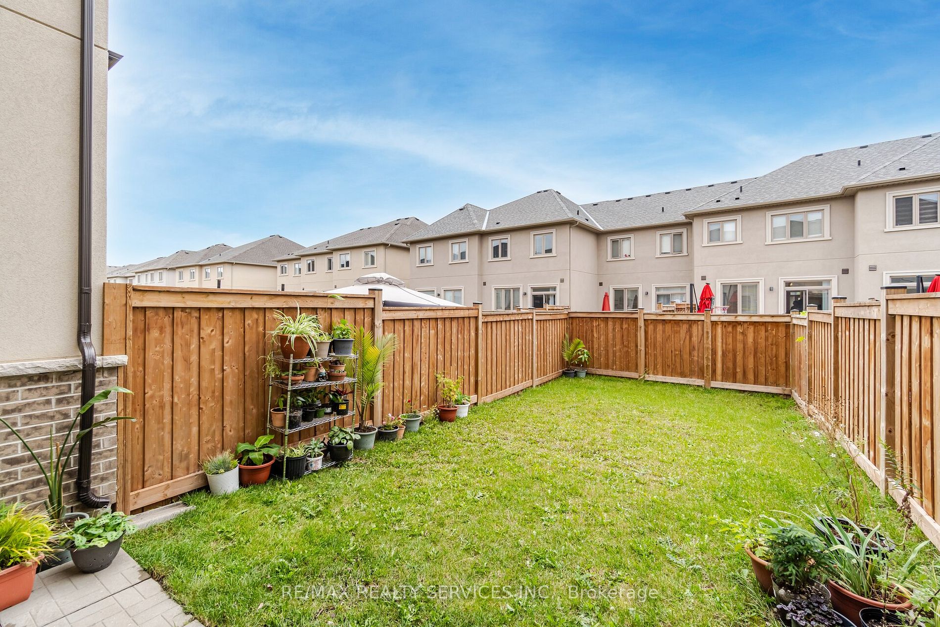74 Doris Pawley Crescent W