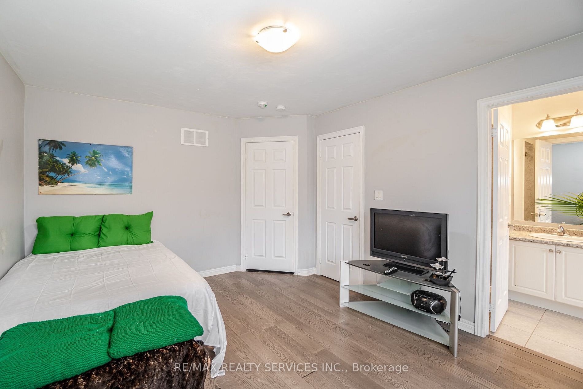 74 Doris Pawley Crescent W