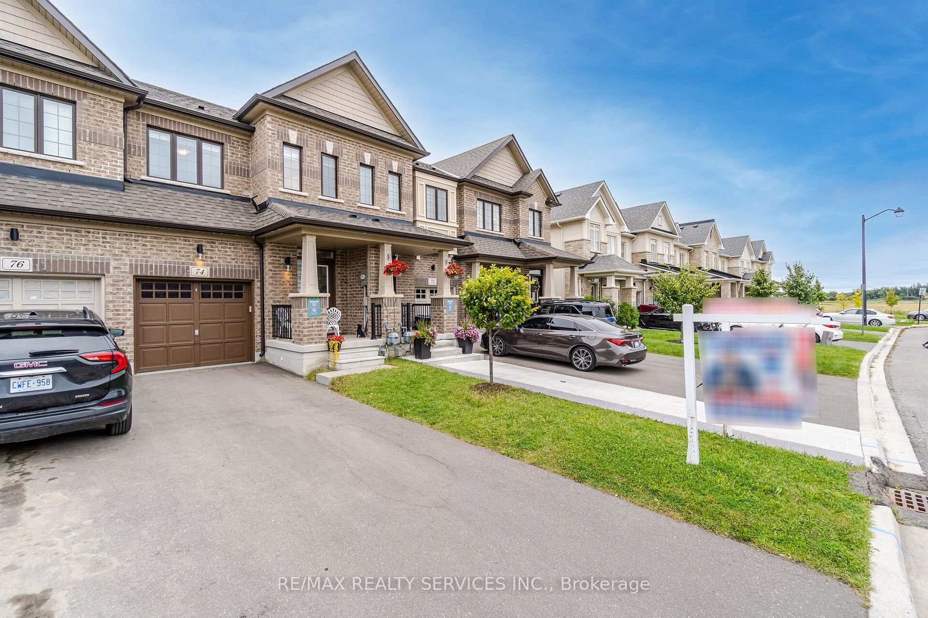 74 Doris Pawley Crescent W