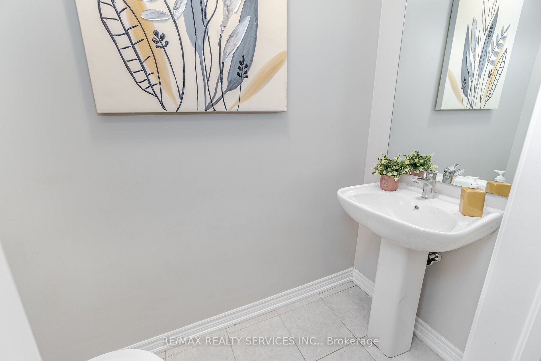 74 Doris Pawley Crescent W