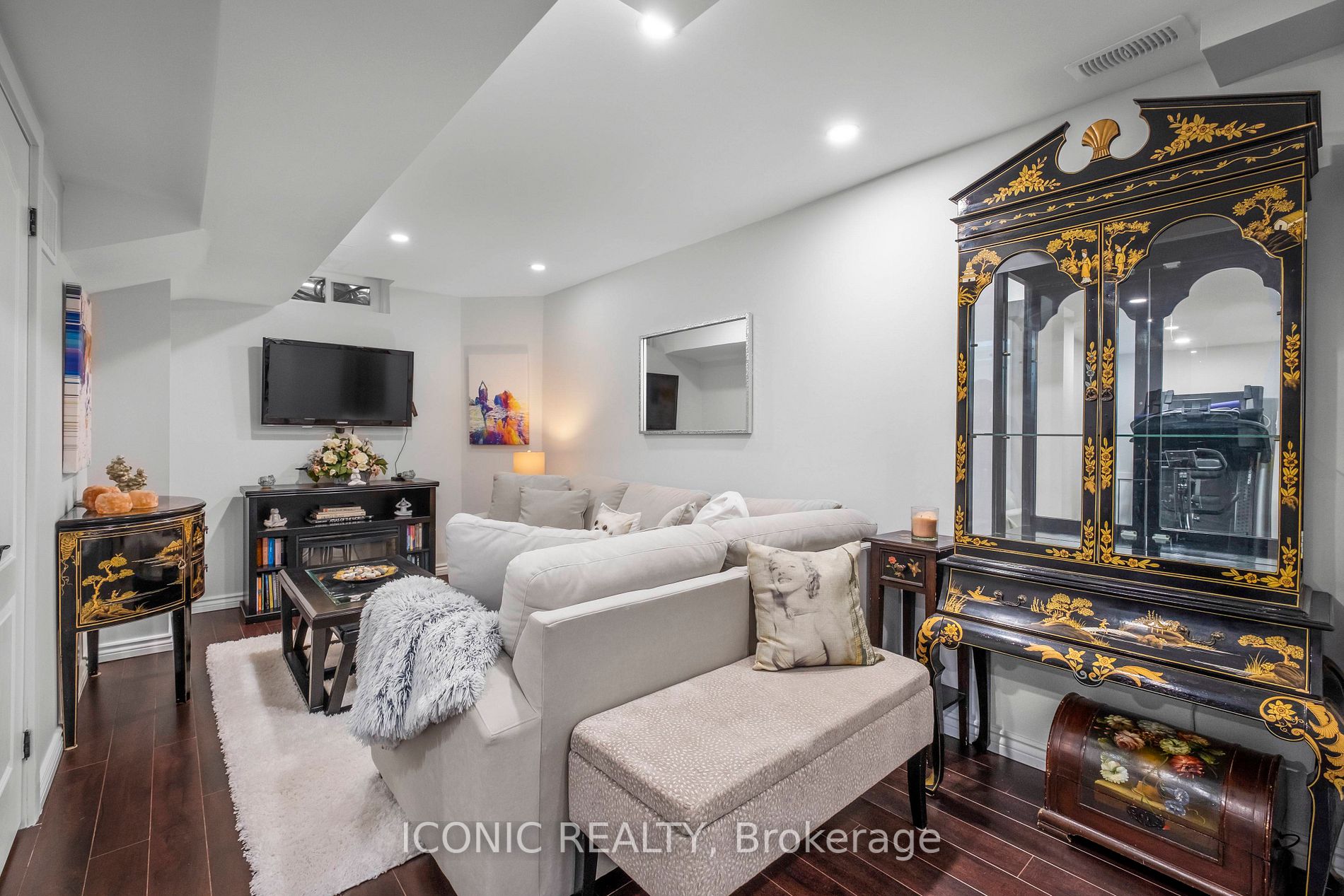 13 Manorwood Court