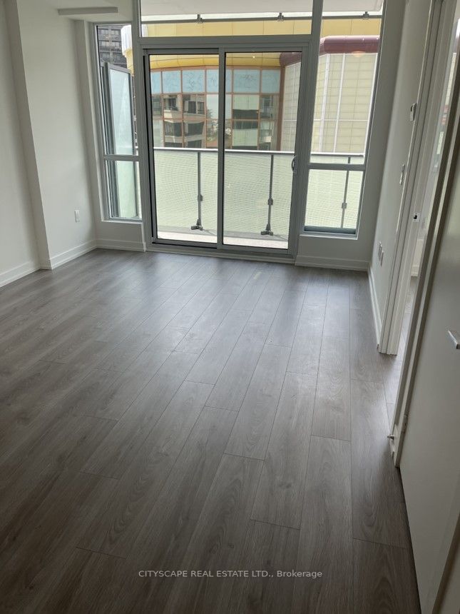 10 De Boers Dr, #414