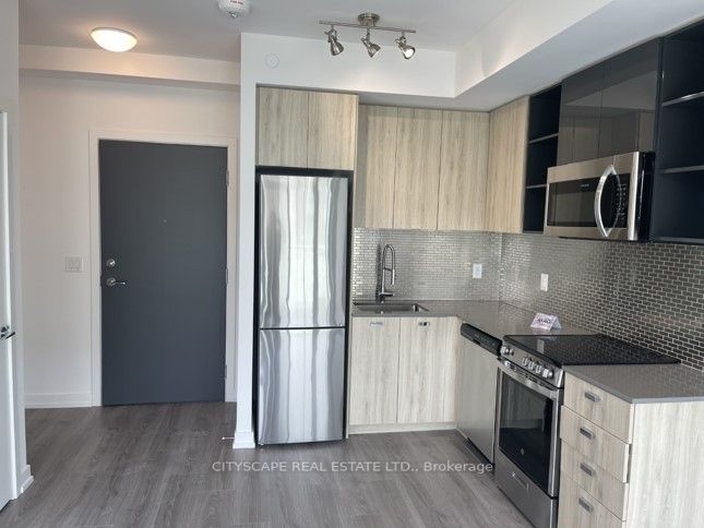 10 De Boers Dr, #414