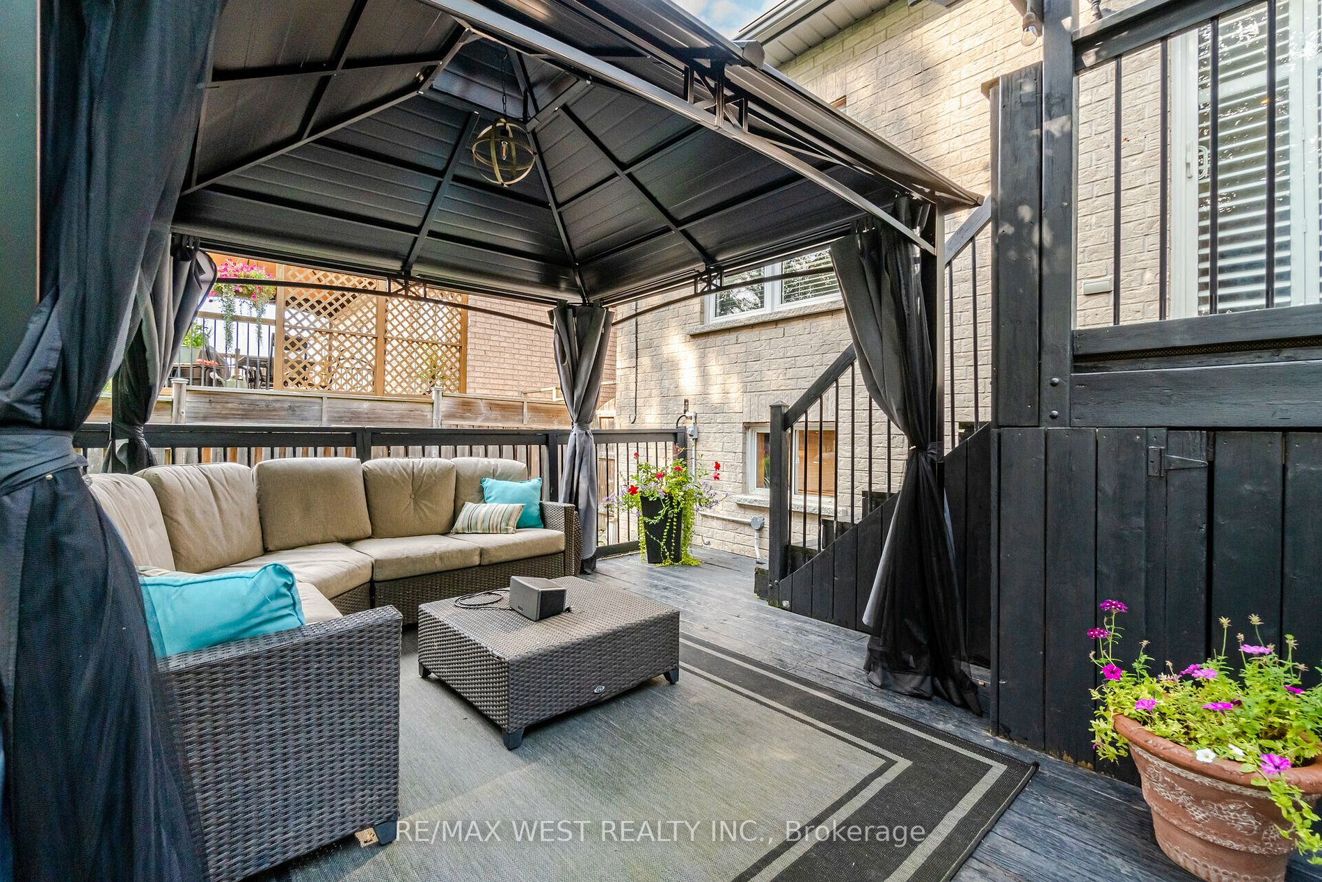 6 Meadow Brook Court