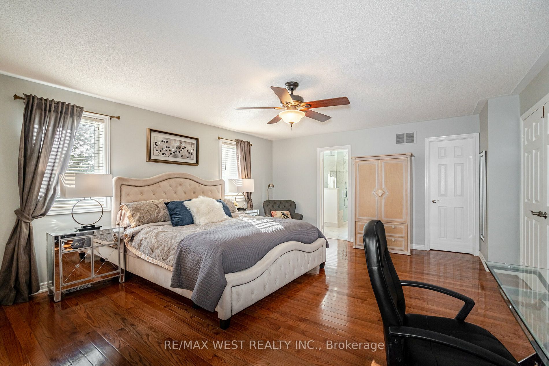 6 Meadow Brook Court