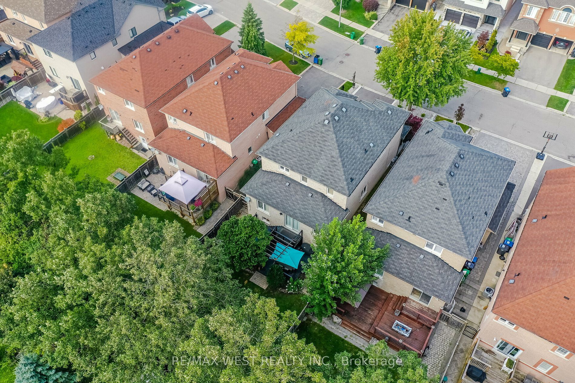 6 Meadow Brook Court