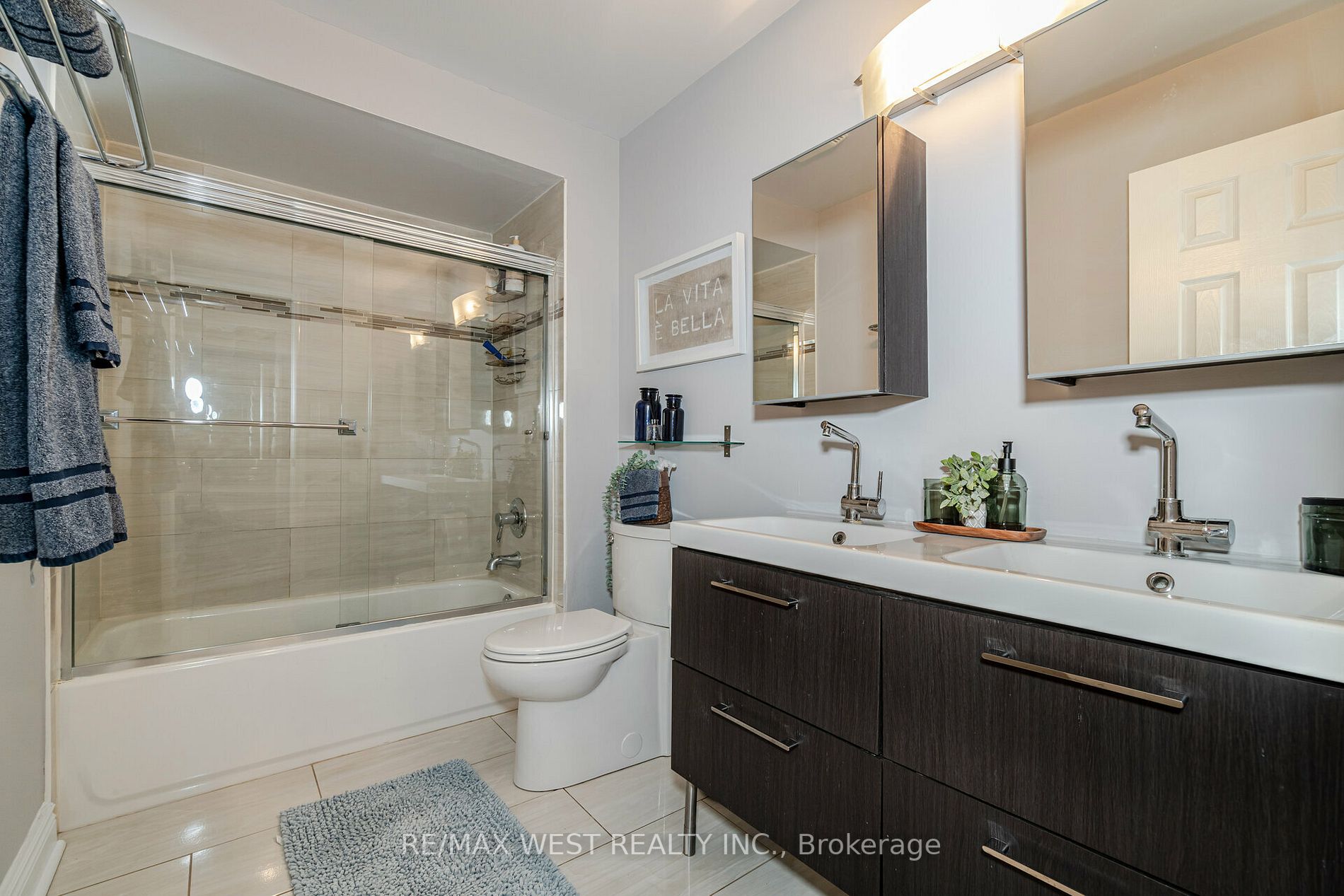 6 Meadow Brook Court