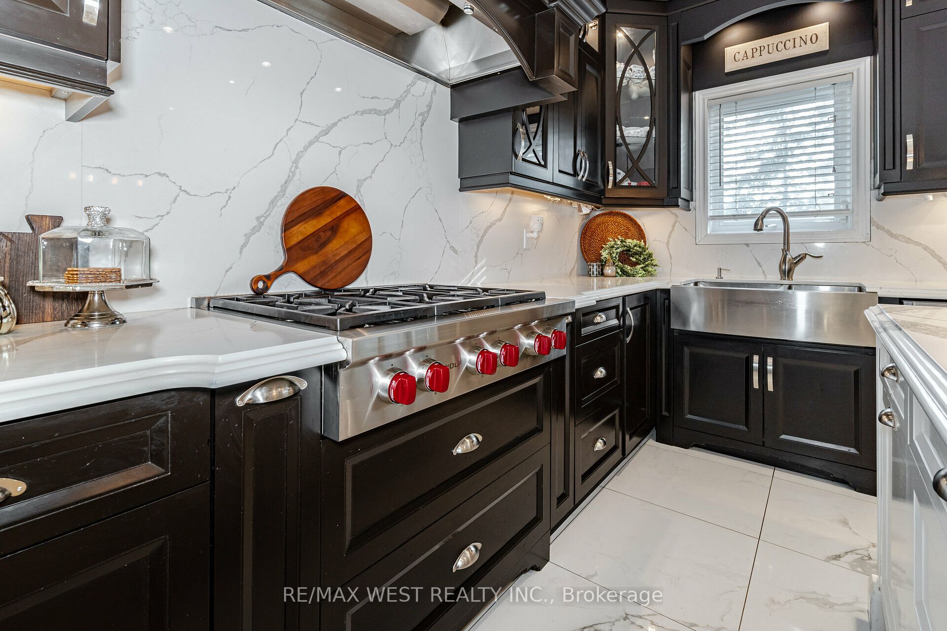 6 Meadow Brook Court