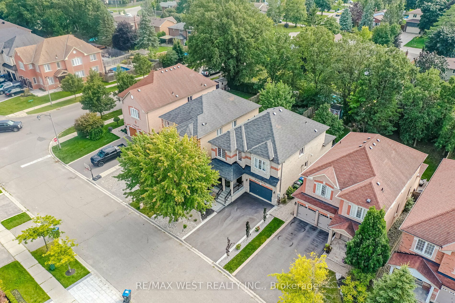 6 Meadow Brook Court