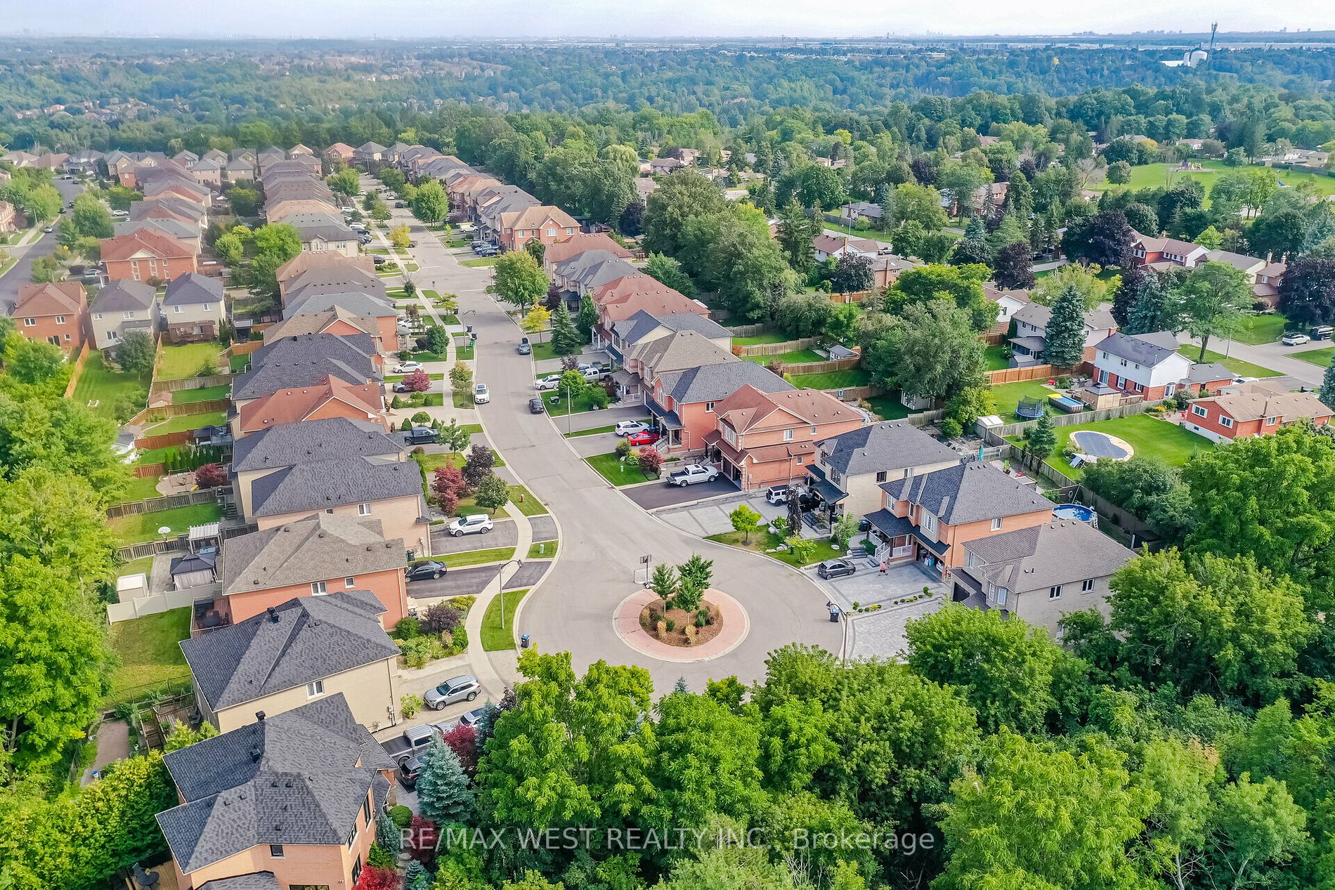 6 Meadow Brook Court