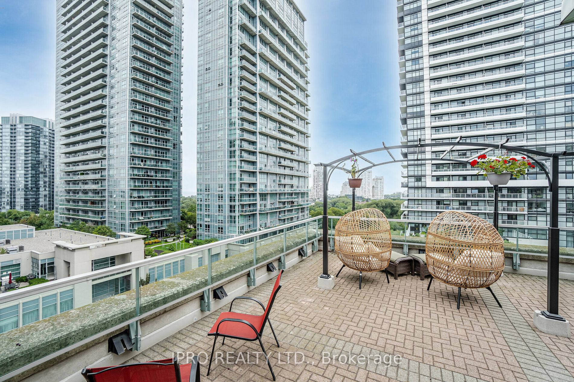 250 Manitoba St, #715