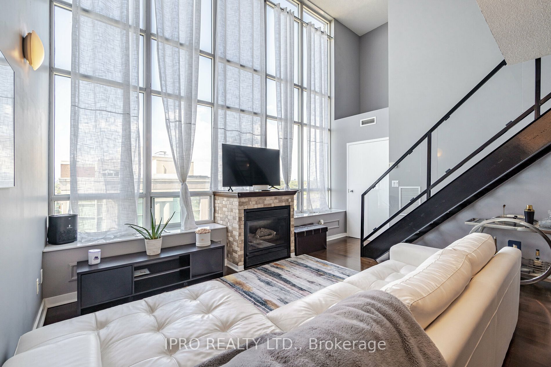 250 Manitoba St, #715