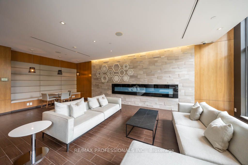 36 Park Lawn Rd, #501