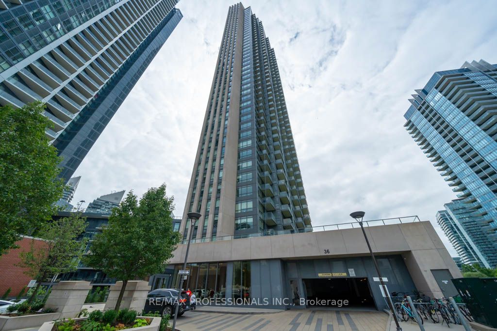 36 Park Lawn Rd, #501