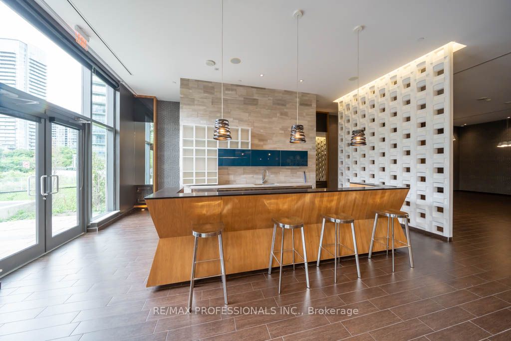36 Park Lawn Rd, #501