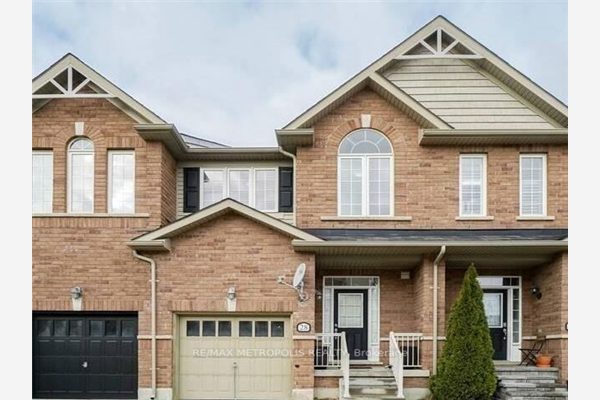 651 Farmstead Dr, Milton