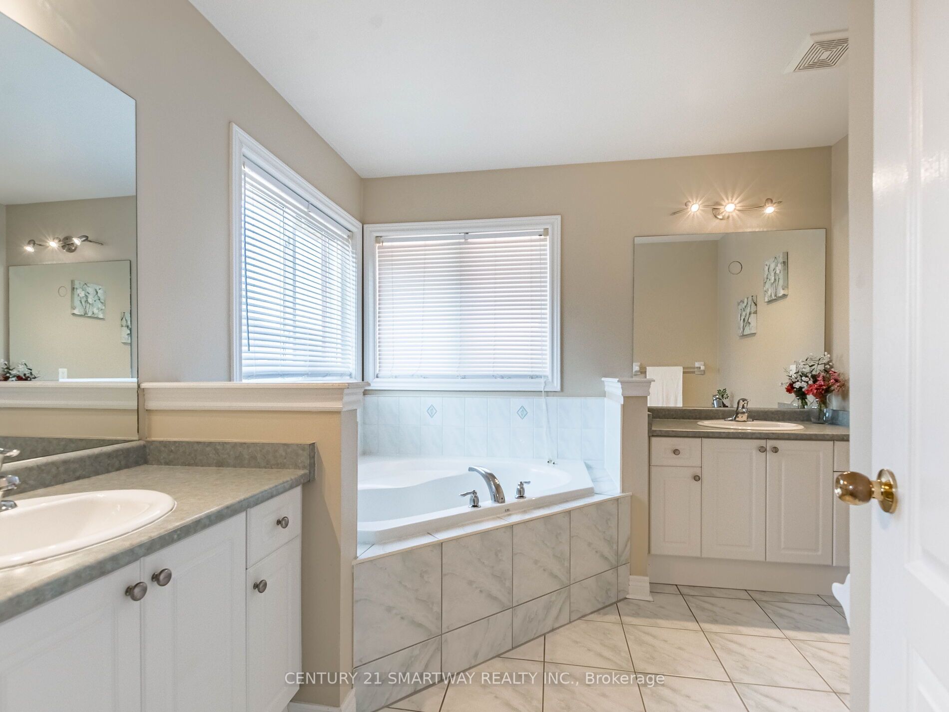 32 Ocean Ridge Dr