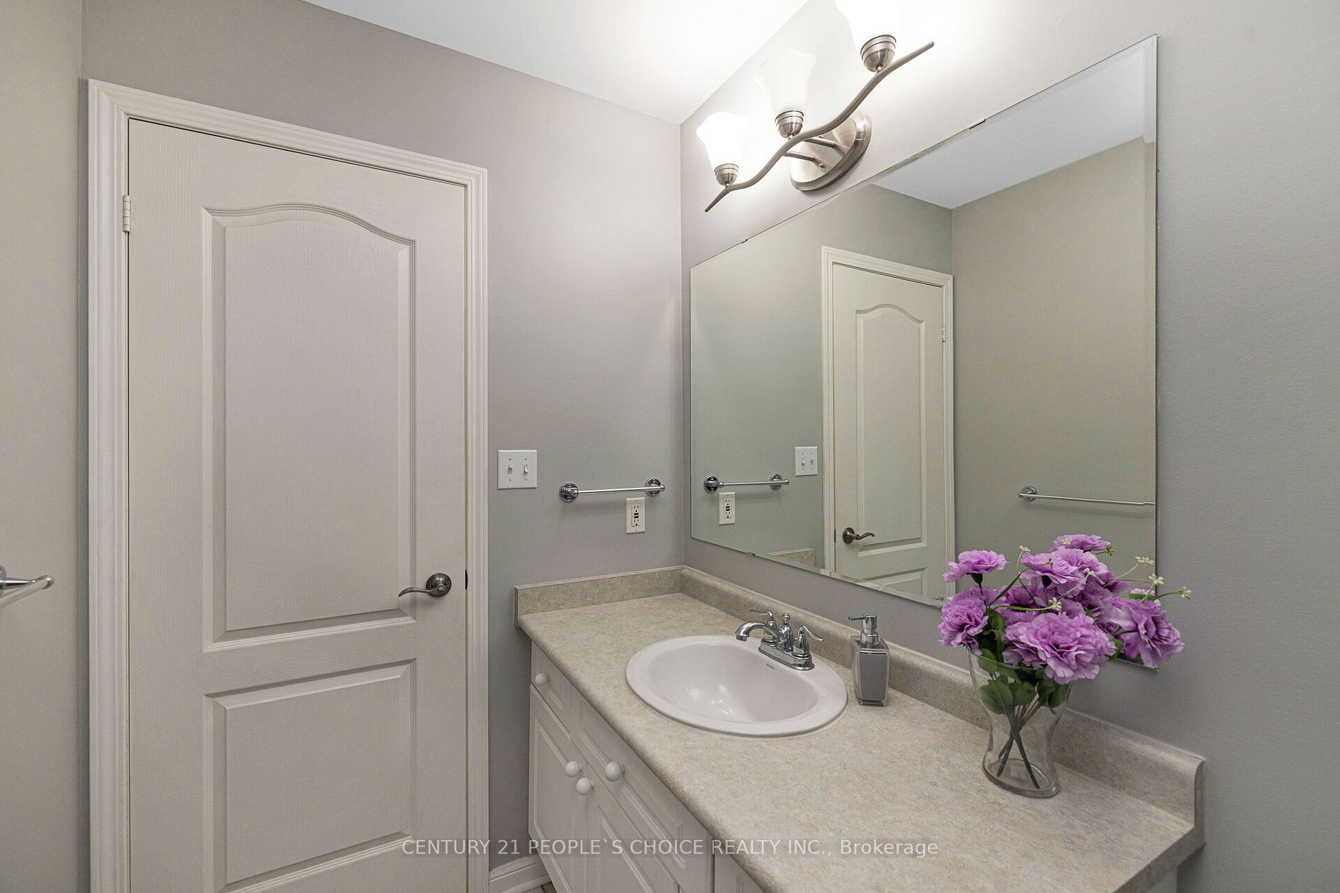 1051 Bowring Cres