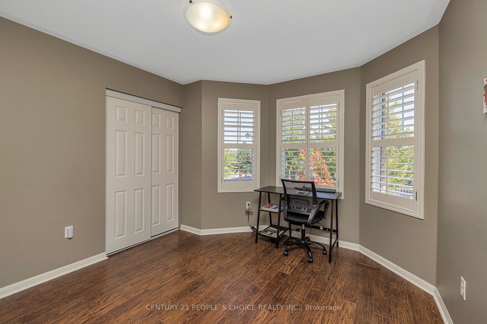 1051 Bowring Cres