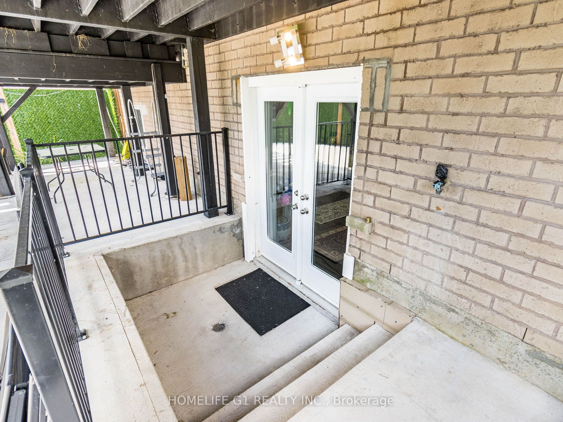 8 Locomotive Cres