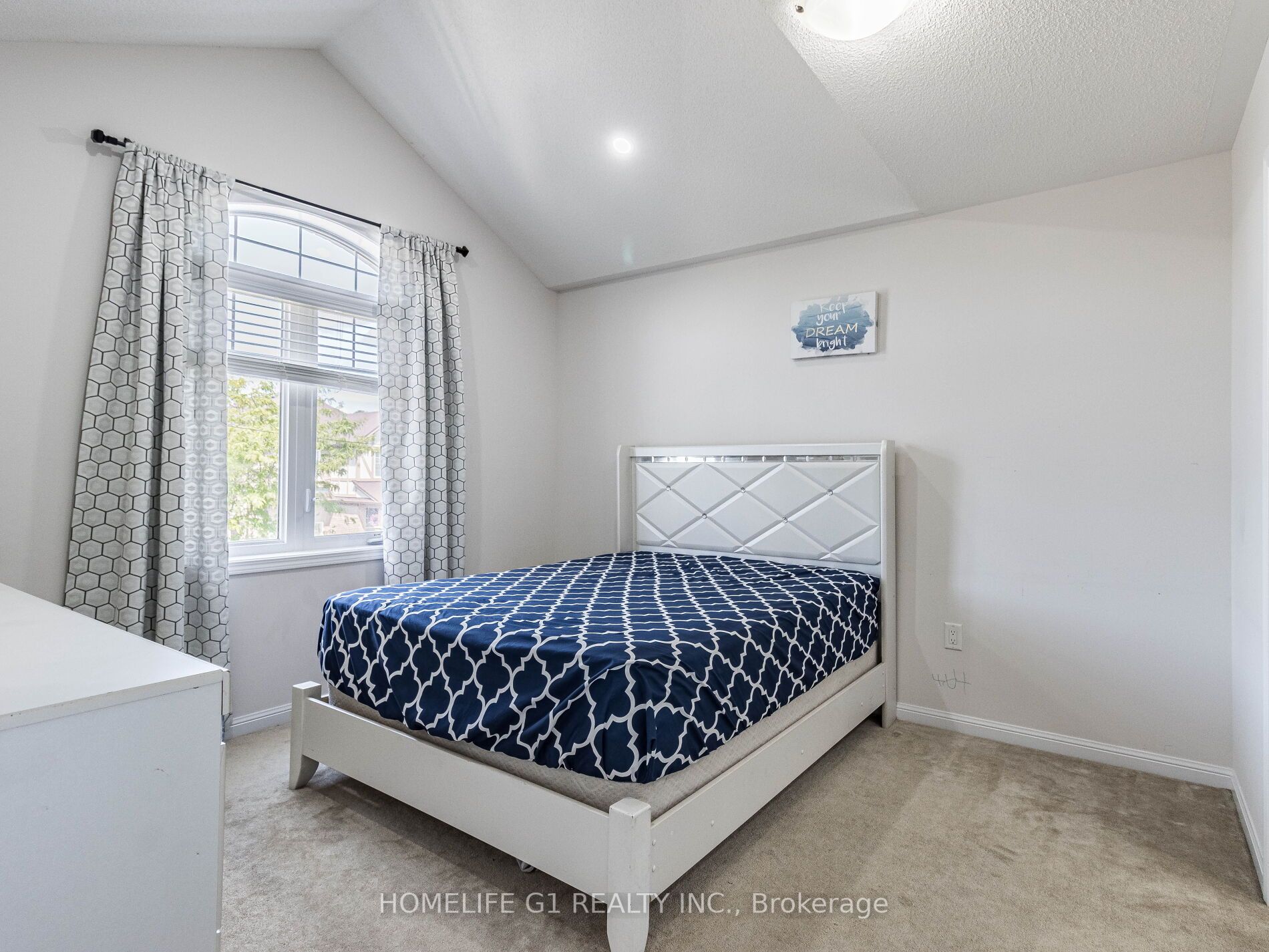 8 Locomotive Cres