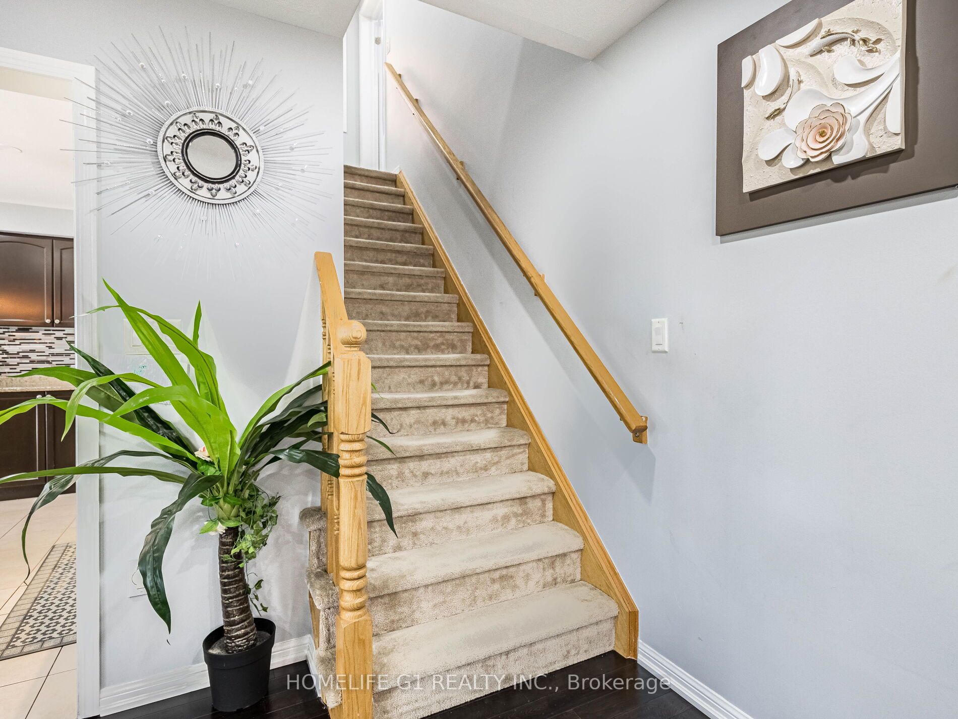 8 Locomotive Cres
