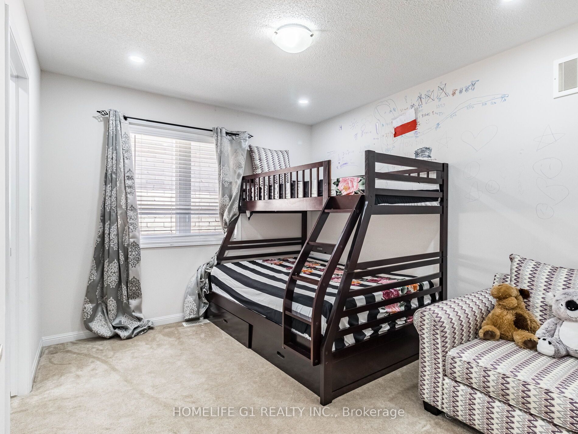 8 Locomotive Cres