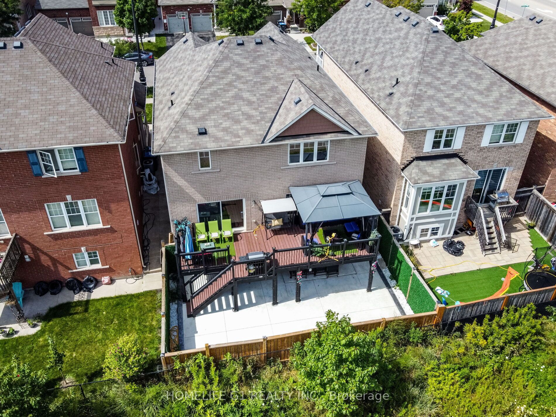 8 Locomotive Cres